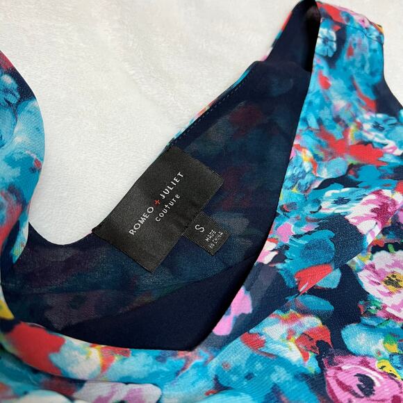 Romeo & Juliet Sleeveless V-Neck Flowy Floral Blouse Size S Bloomcore Summer - Picture 7 of 13